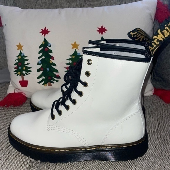 DR. MARTENS Zavala 8-Eyelet Combat Boot women size 9 - Picture 3 of 10